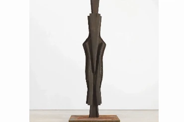 Marianne Vitale, Worthy (Third), 2014 253 x 91 x 91 cm Steel